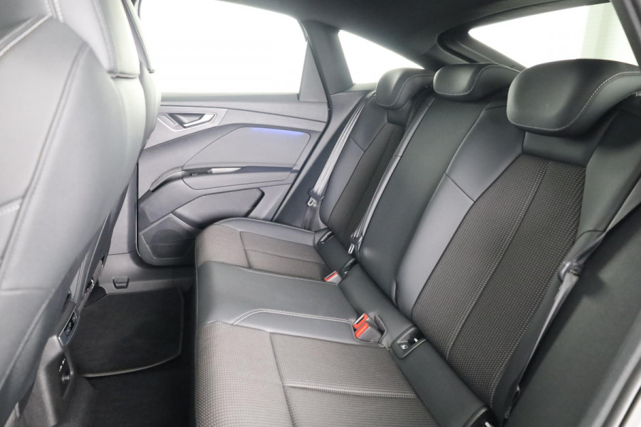 Audi Q4 Sportback e-tron 40 S edition 77 kWh 204pk | Trekhaak | 21 inch lichtmetalen velgen | Parkeercamera | Optiekpakket zwart