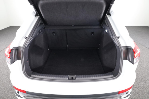 Audi Q4 Sportback e-tron 40 S edition 77 kWh 204pk | Trekhaak | 21 inch lichtmetalen velgen | Parkeercamera | Optiekpakket zwart