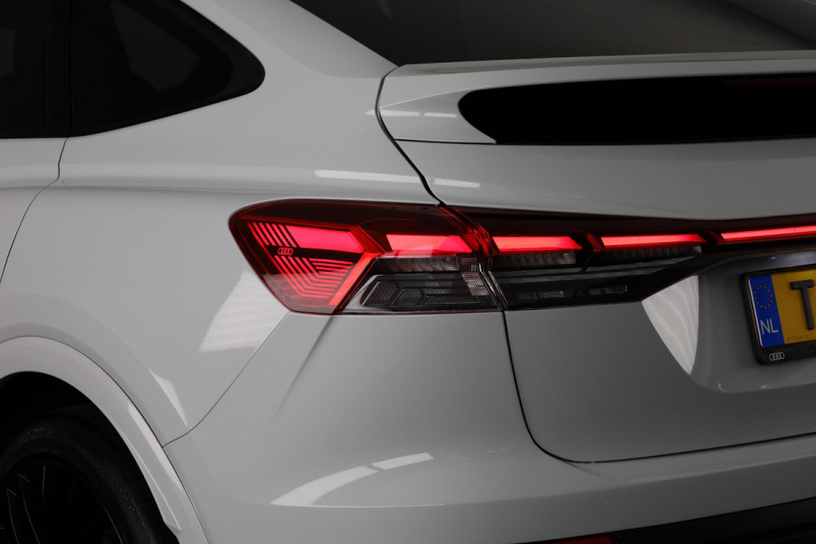 Audi Q4 Sportback e-tron 40 S edition 77 kWh 204pk | Trekhaak | 21 inch lichtmetalen velgen | Parkeercamera | Optiekpakket zwart