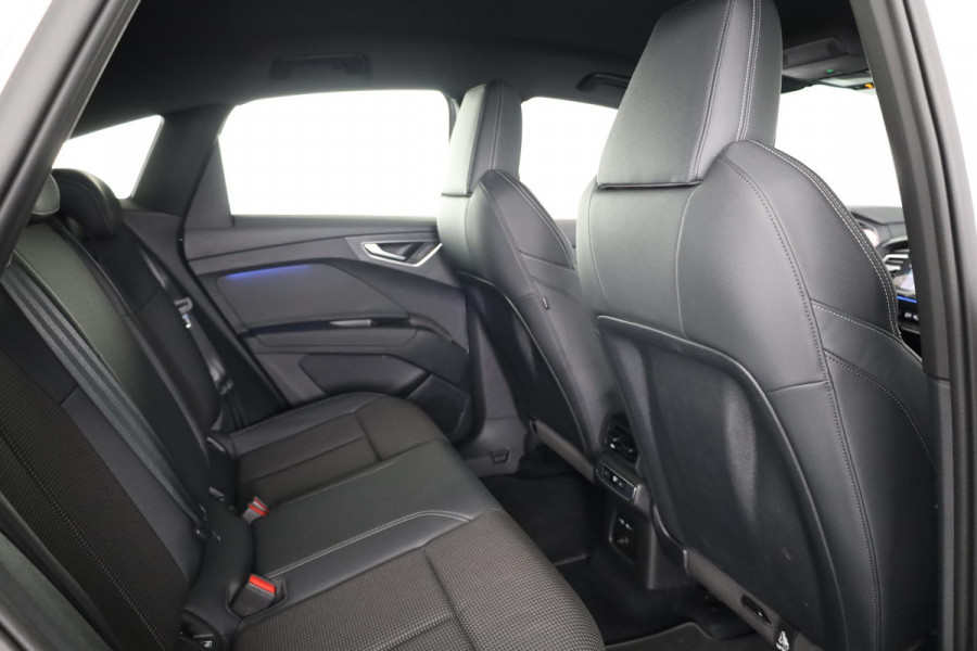 Audi Q4 Sportback e-tron 40 S edition 77 kWh 204pk | Trekhaak | 21 inch lichtmetalen velgen | Parkeercamera | Optiekpakket zwart