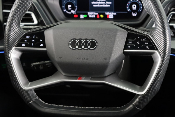 Audi Q4 Sportback e-tron 40 S edition 77 kWh 204pk | Trekhaak | 21 inch lichtmetalen velgen | Parkeercamera | Optiekpakket zwart