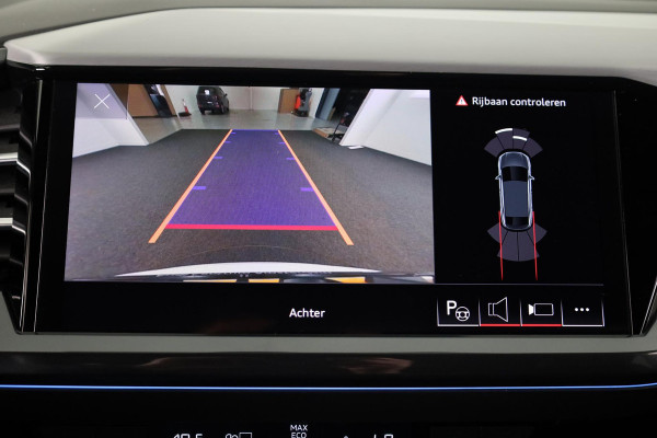 Audi Q4 Sportback e-tron 40 S edition 77 kWh 204pk | Trekhaak | 21 inch lichtmetalen velgen | Parkeercamera | Optiekpakket zwart