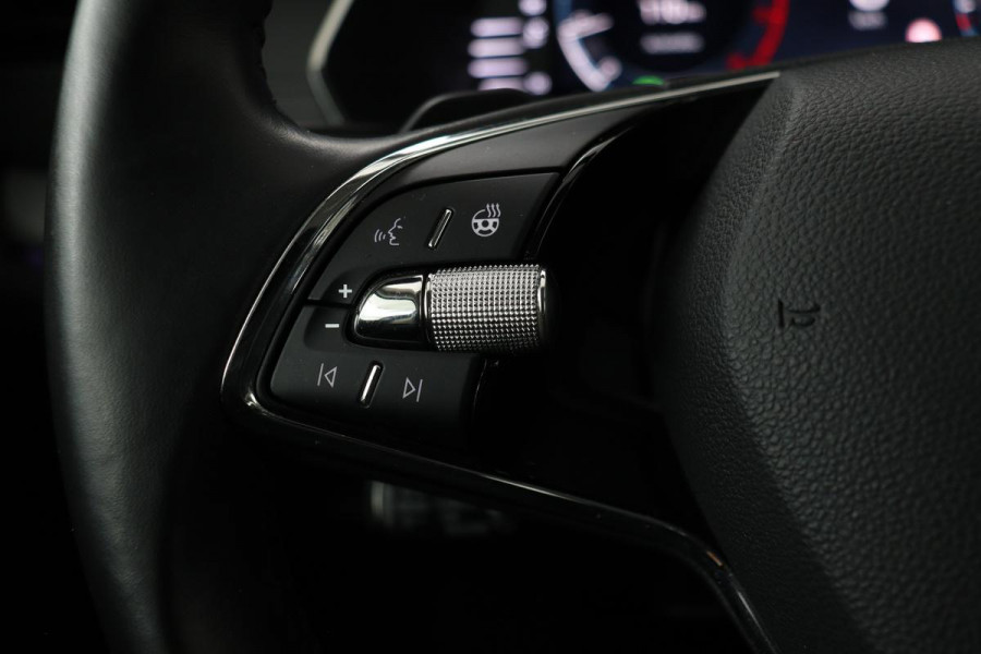 Škoda Octavia 1.0 TSI Business Edition | Leder | Stoelverwarming | Trekhaak | Adaptive cruise | Carplay | Climate control | Parkeerhulp
