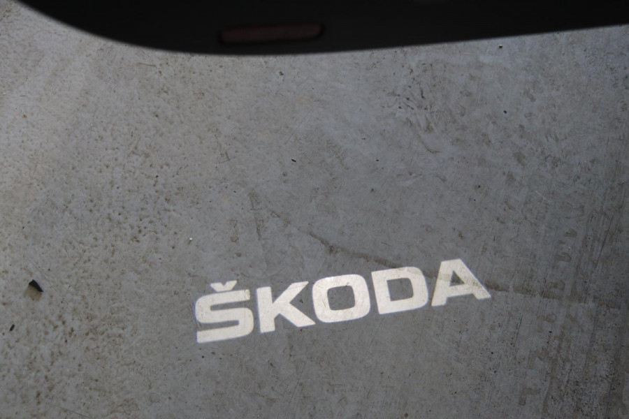 Škoda Octavia 1.0 TSI Business Edition | Leder | Stoelverwarming | Trekhaak | Adaptive cruise | Carplay | Climate control | Parkeerhulp