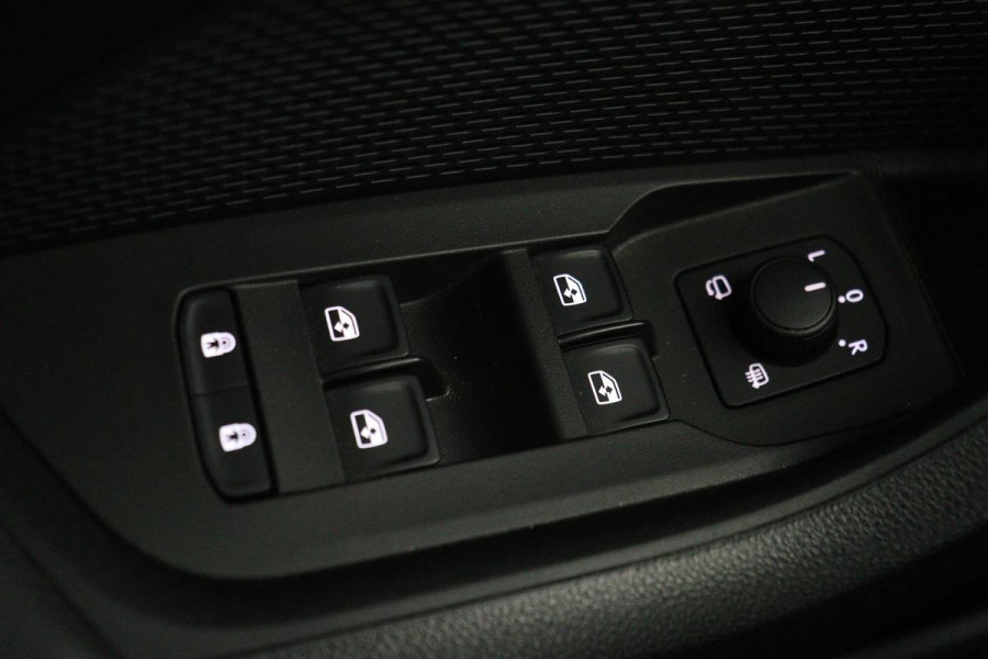 Škoda Octavia 1.0 TSI Business Edition | Leder | Stoelverwarming | Trekhaak | Adaptive cruise | Carplay | Climate control | Parkeerhulp
