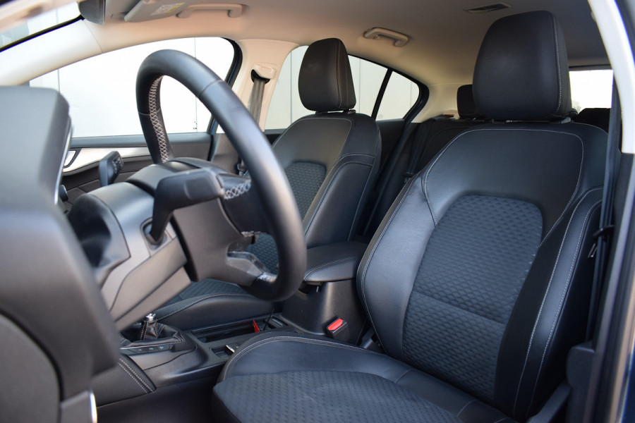 Ford Focus 1.0 EcoBoost Titanium X Business | CarPlay | Stuur- en Stoelverw. | Half Leer