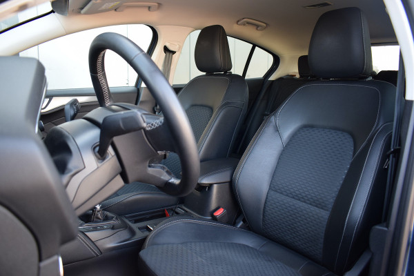 Ford Focus 1.0 EcoBoost Titanium X Business | CarPlay | Stuur- en Stoelverw. | Half Leer