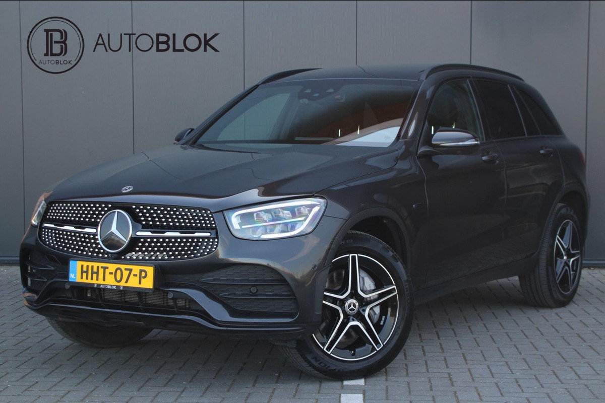 Mercedes-Benz GLC 300e 4MATIC AMG line | Pano | Memory | Burmester | Distronic Mercedes-Benz GLC 300e 4MATIC AMG line | Pano | Memory | Burmester | Distronic