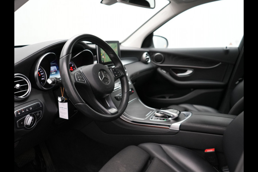 Mercedes-Benz GLC 250 4MATIC Prestige AMG | Luchtvering | Adaptive Cruise | Navigatie | 360 Camera | Half Lederen Sportstoelen Verwarmd |  19'' Licht Metaal |