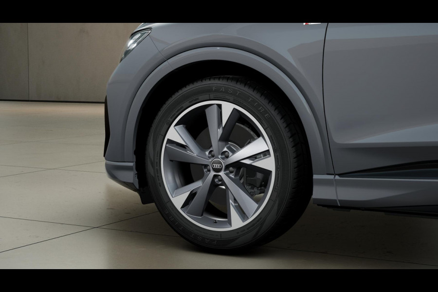 Audi Q4 e-tron 45 quattro S Edition 82 kWh achteruitrijcamera, comfortpakket plus, privacy glass, optiekpakket zwart plus