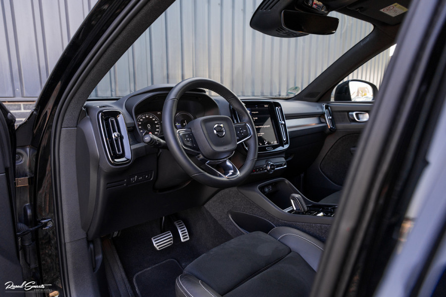 Volvo XC40 1.5 T4 Recharge R-Design | Zwenkbare Trekhaak | Apple carplay | Cruise control | Dab |