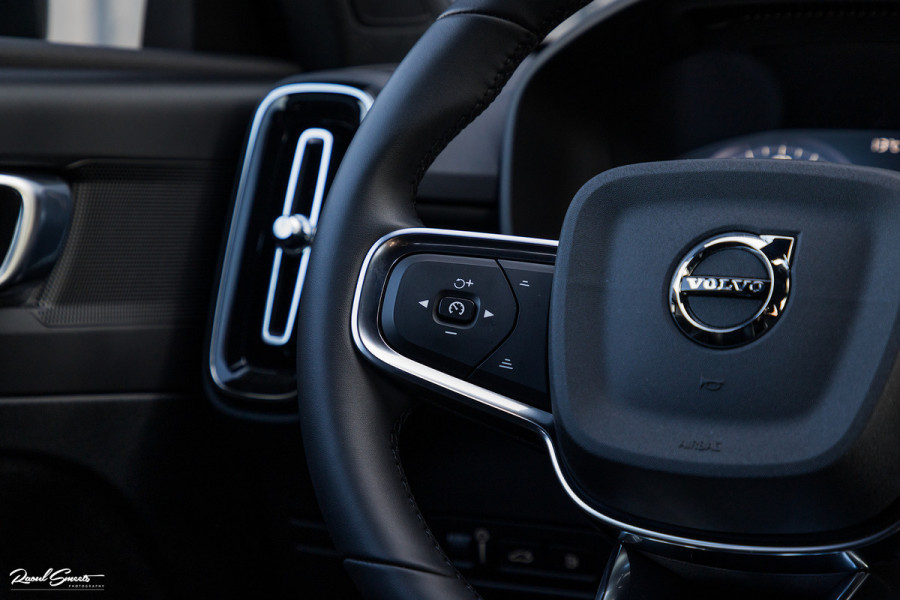 Volvo XC40 1.5 T4 Recharge R-Design | Zwenkbare Trekhaak | Apple carplay | Cruise control | Dab |