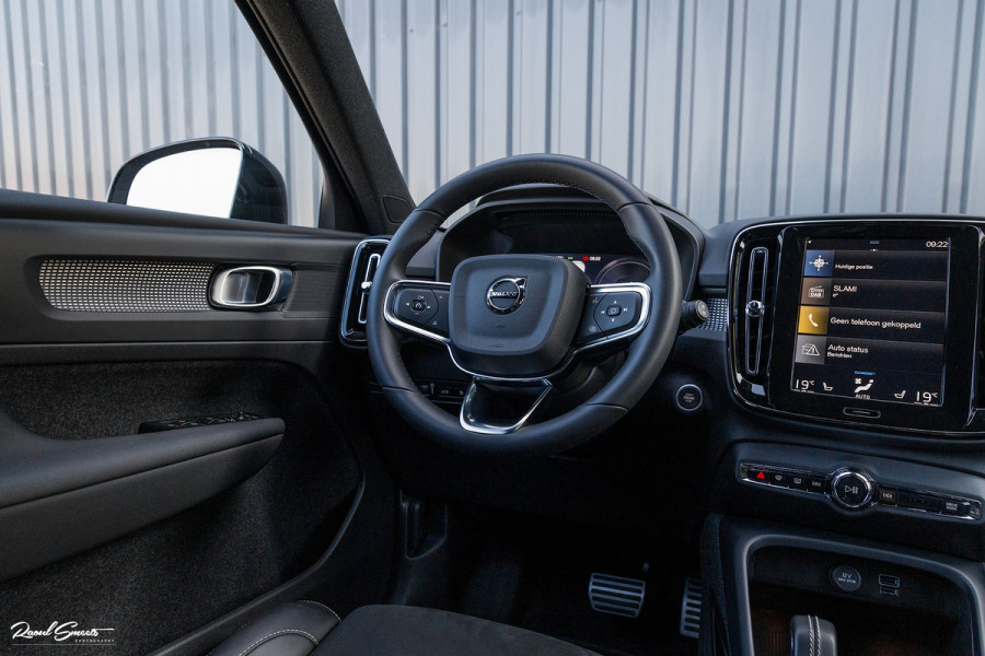 Volvo XC40 1.5 T4 Recharge R-Design | Zwenkbare Trekhaak | Apple carplay | Cruise control | Dab |