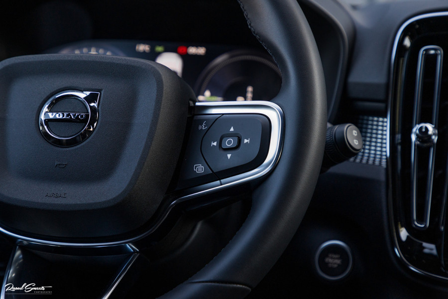 Volvo XC40 1.5 T4 Recharge R-Design | Zwenkbare Trekhaak | Apple carplay | Cruise control | Dab |