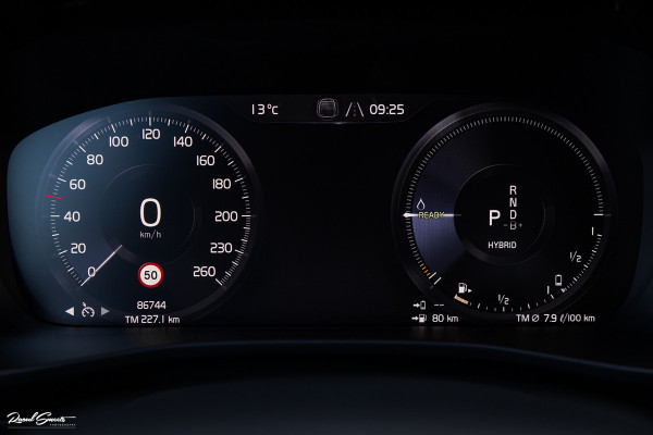 Volvo XC40 1.5 T4 Recharge R-Design | Zwenkbare Trekhaak | Apple carplay | Cruise control | Dab |