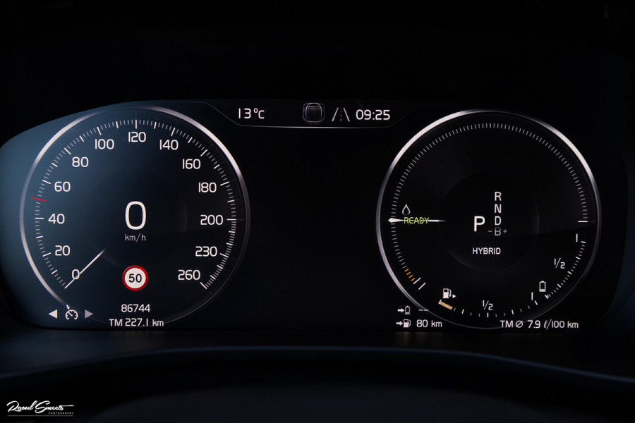 Volvo XC40 1.5 T4 Recharge R-Design | Zwenkbare Trekhaak | Apple carplay | Cruise control | Dab |