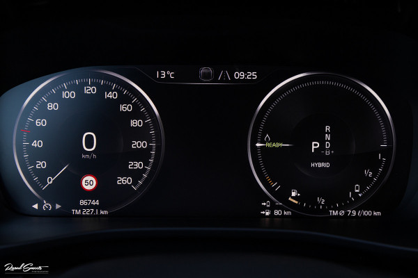 Volvo XC40 1.5 T4 Recharge R-Design | Zwenkbare Trekhaak | Apple carplay | Cruise control | Dab |