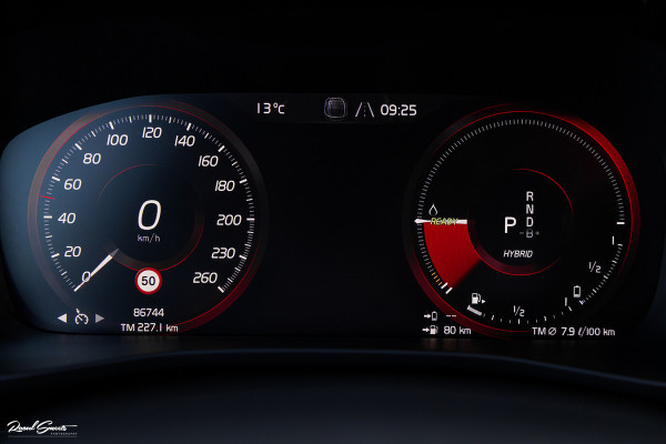 Volvo XC40 1.5 T4 Recharge R-Design | Zwenkbare Trekhaak | Apple carplay | Cruise control | Dab |
