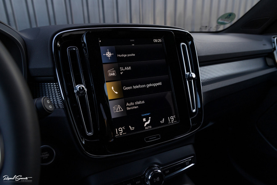 Volvo XC40 1.5 T4 Recharge R-Design | Zwenkbare Trekhaak | Apple carplay | Cruise control | Dab |