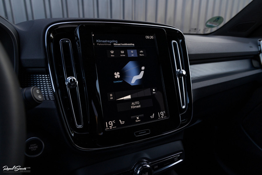 Volvo XC40 1.5 T4 Recharge R-Design | Zwenkbare Trekhaak | Apple carplay | Cruise control | Dab |