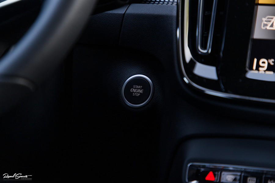 Volvo XC40 1.5 T4 Recharge R-Design | Zwenkbare Trekhaak | Apple carplay | Cruise control | Dab |
