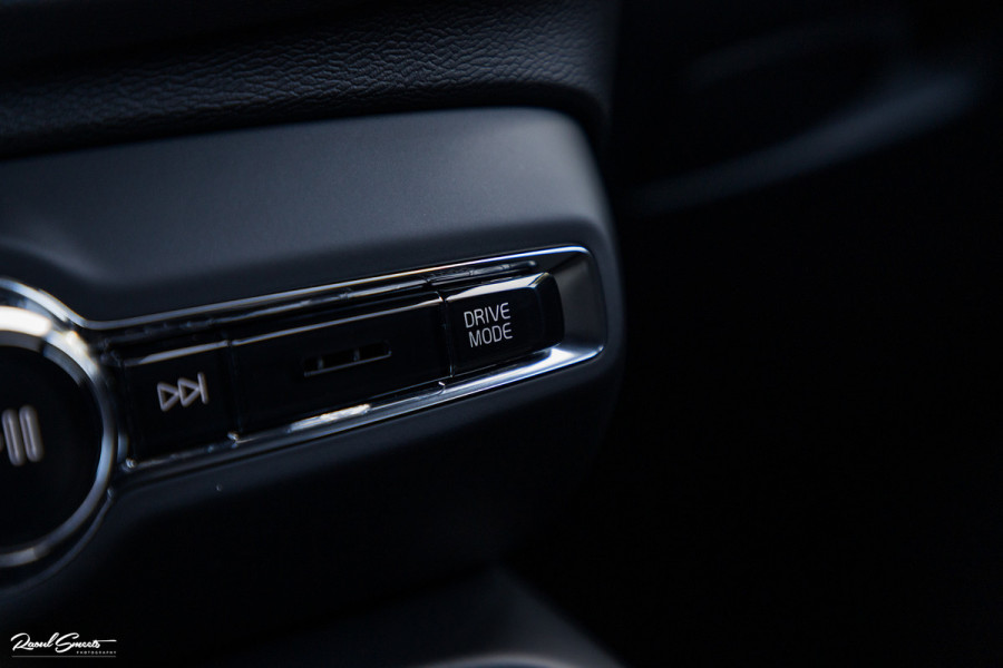 Volvo XC40 1.5 T4 Recharge R-Design | Zwenkbare Trekhaak | Apple carplay | Cruise control | Dab |