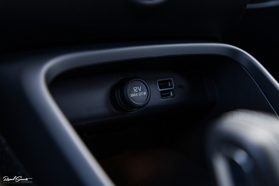 Volvo XC40 1.5 T4 Recharge R-Design | Zwenkbare Trekhaak | Apple carplay | Cruise control | Dab |