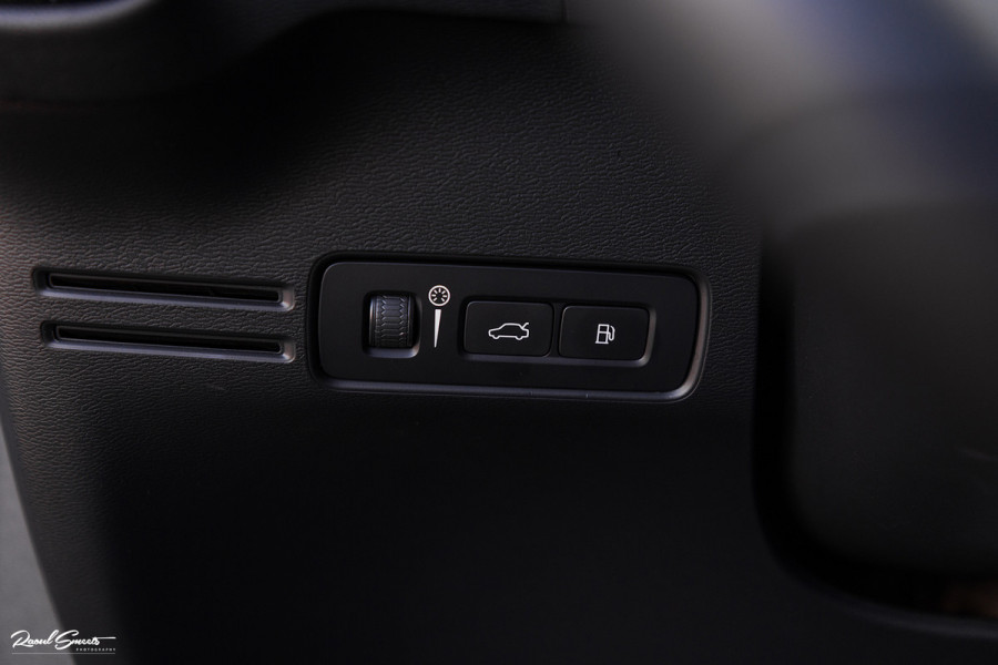 Volvo XC40 1.5 T4 Recharge R-Design | Zwenkbare Trekhaak | Apple carplay | Cruise control | Dab |