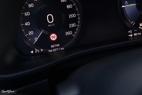 Volvo XC40 1.5 T4 Recharge R-Design | Zwenkbare Trekhaak | Apple carplay | Cruise control | Dab |