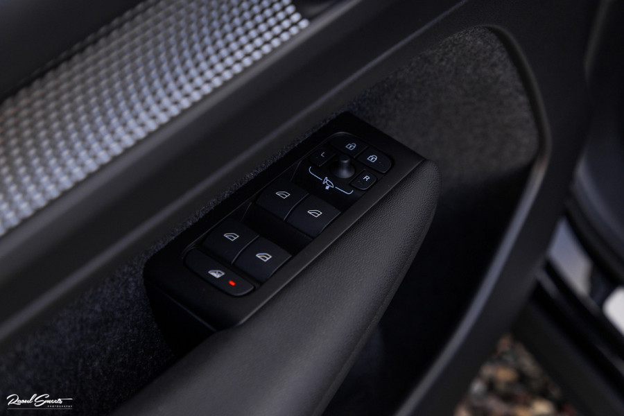 Volvo XC40 1.5 T4 Recharge R-Design | Zwenkbare Trekhaak | Apple carplay | Cruise control | Dab |