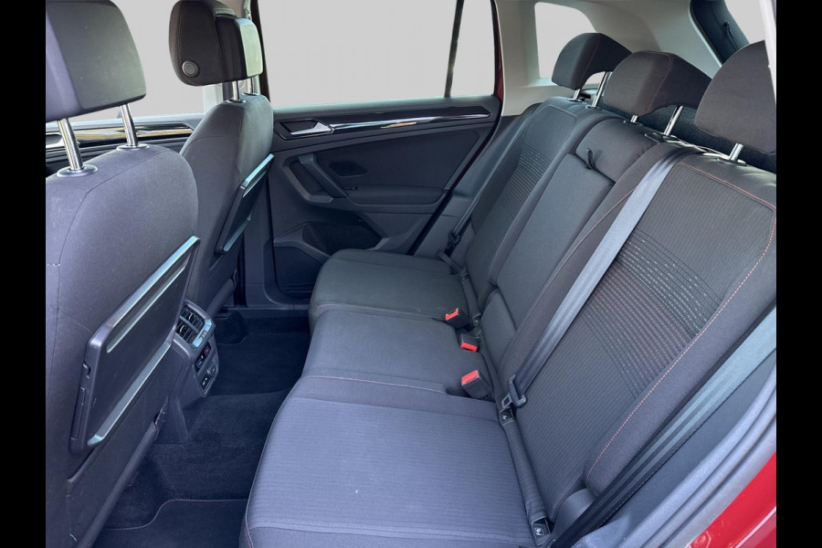 Volkswagen Tiguan 1.4 TSI ACT Highline Business R | automaat | trekhaak | nieuwe allseason banden