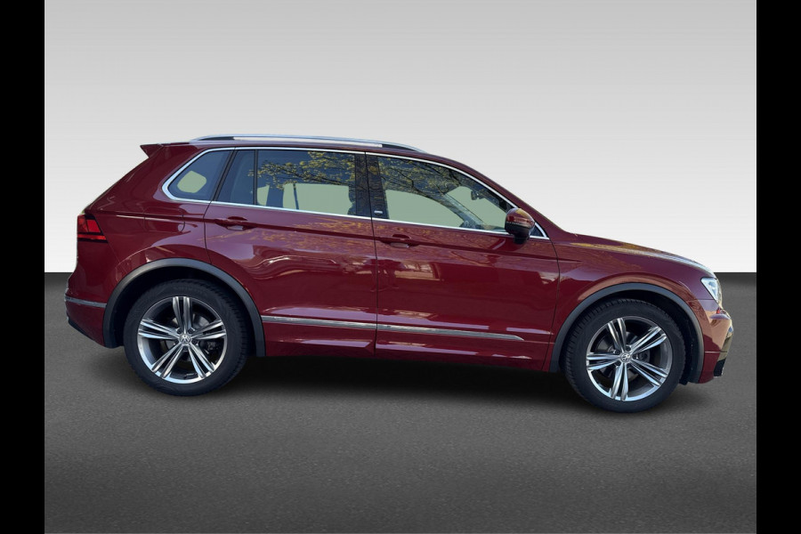 Volkswagen Tiguan 1.4 TSI ACT Highline Business R | automaat | trekhaak | nieuwe allseason banden