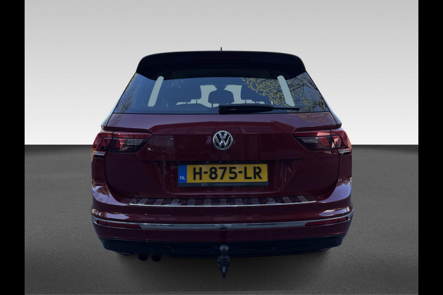 Volkswagen Tiguan 1.4 TSI ACT Highline Business R | automaat | trekhaak | nieuwe allseason banden