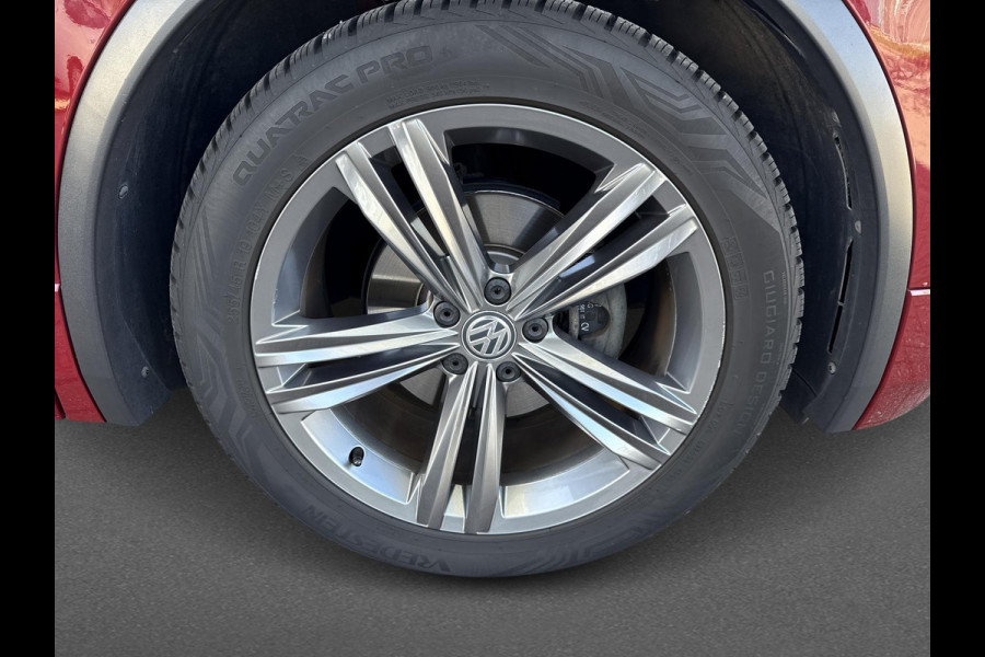Volkswagen Tiguan 1.4 TSI ACT Highline Business R | automaat | trekhaak | nieuwe allseason banden