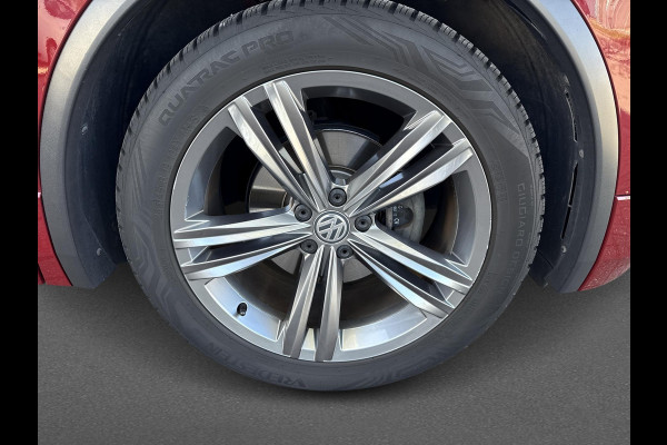 Volkswagen Tiguan 1.4 TSI ACT Highline Business R | automaat | trekhaak | nieuwe allseason banden