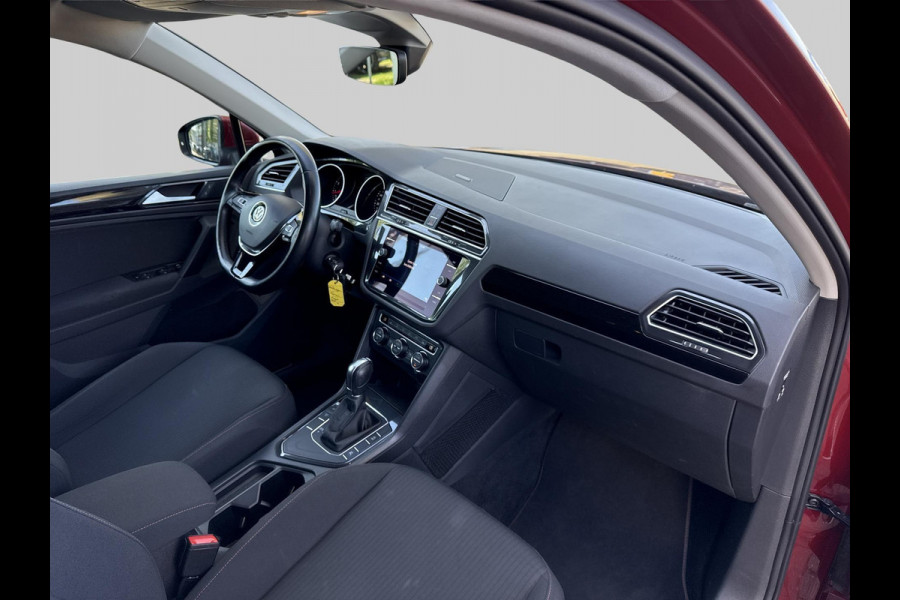 Volkswagen Tiguan 1.4 TSI ACT Highline Business R | automaat | trekhaak | nieuwe allseason banden