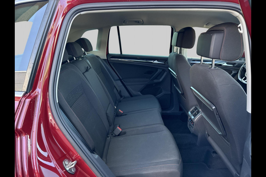 Volkswagen Tiguan 1.4 TSI ACT Highline Business R | automaat | trekhaak | nieuwe allseason banden