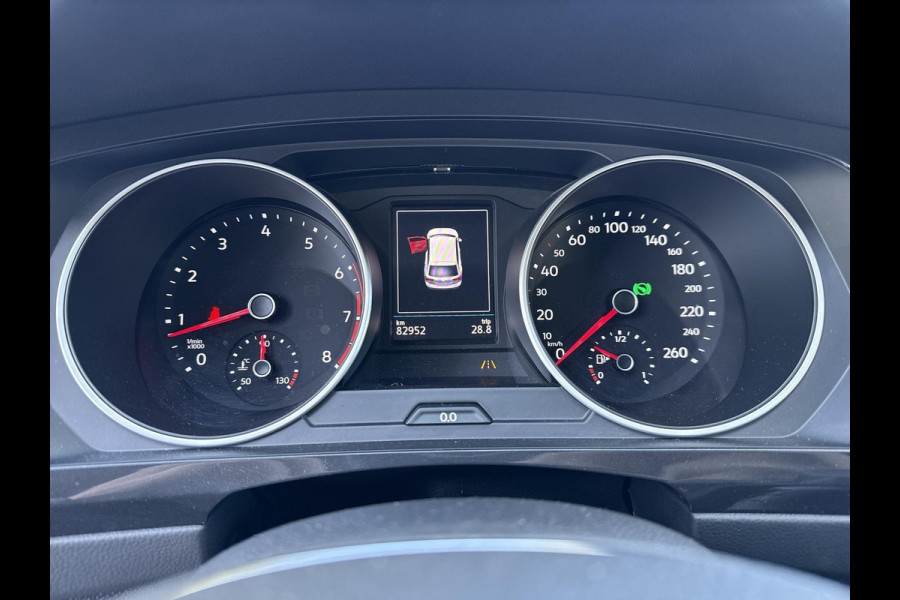 Volkswagen Tiguan 1.4 TSI ACT Highline Business R | automaat | trekhaak | nieuwe allseason banden