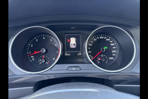 Volkswagen Tiguan 1.4 TSI ACT Highline Business R | automaat | trekhaak | nieuwe allseason banden