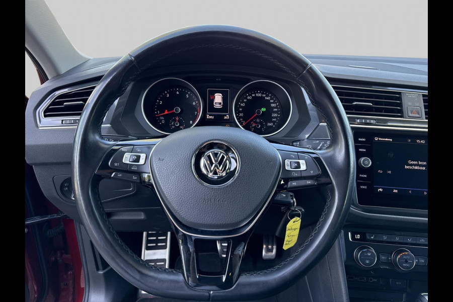 Volkswagen Tiguan 1.4 TSI ACT Highline Business R | automaat | trekhaak | nieuwe allseason banden