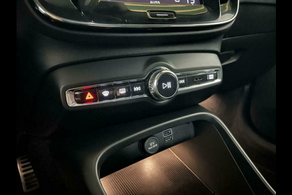 Volvo XC40 1.5 T5 Recharge R-Design Pano Cruise Camera