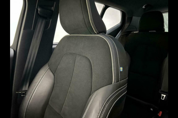 Volvo XC40 1.5 T5 Recharge R-Design Pano Cruise Camera