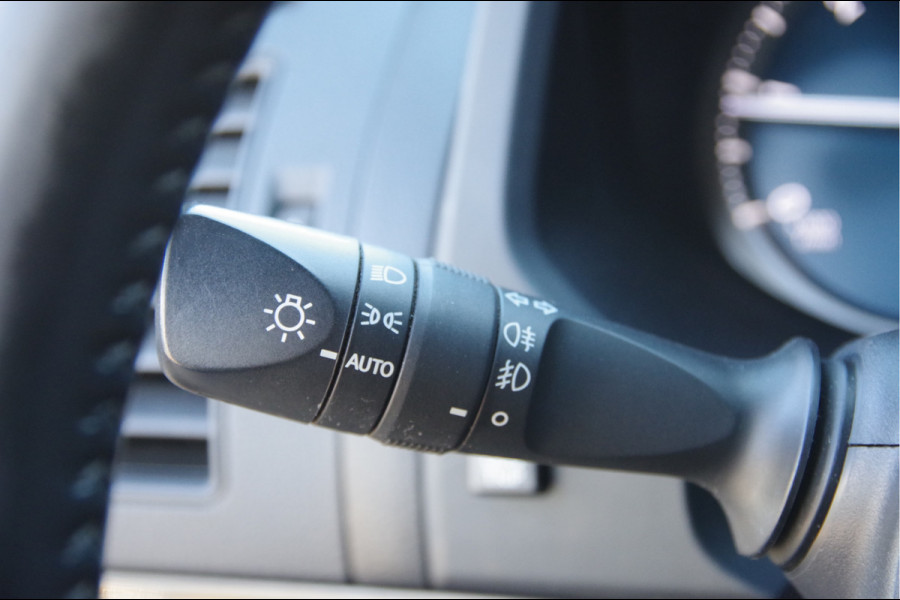 Toyota Land Cruiser 2.8 D-4D-F 177PK AUT. LED, 3.5T TREKHAAK, CAMERA, NAVI, CRUISE, CLIMA, STOELVERWARMING, ELEKTR. FOTO'S
