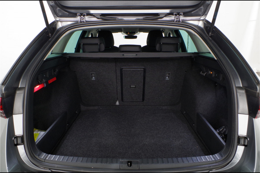 Škoda Octavia Combi 1.0 e-TSI Ambition > Trekhaak/Camera/Sfeerverlichting/Stoelverwarming...