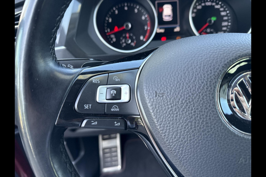 Volkswagen Tiguan 1.4 TSI ACT Highline Business R | automaat | trekhaak | nieuwe allseason banden