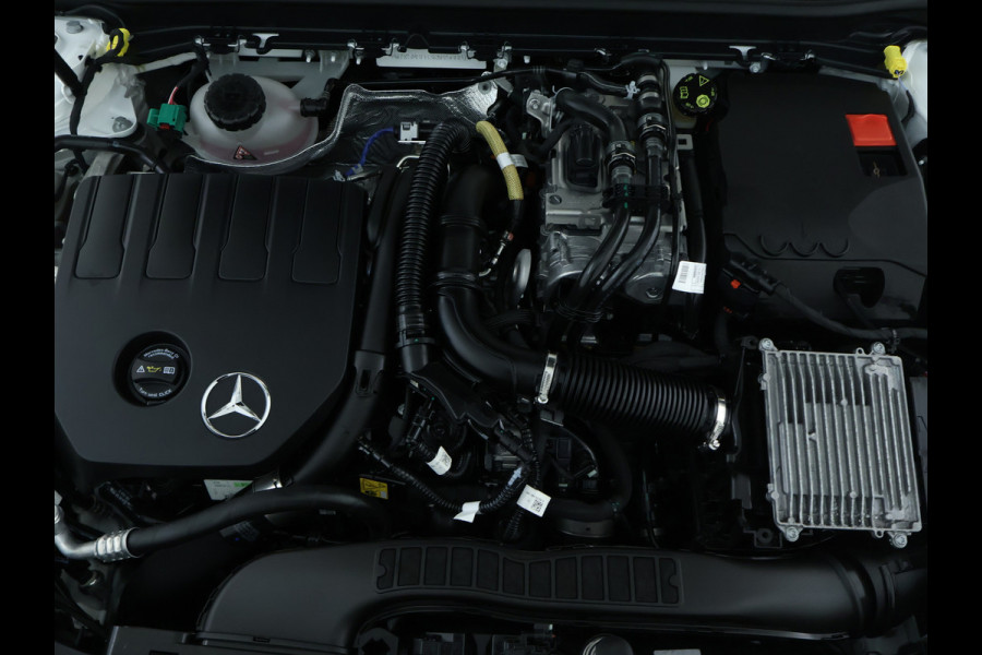 Mercedes-Benz CLA-Klasse Shooting Brake 250 e AMG Face Lift Plug-In Hybride | AMG Line Premium | Night Pakket | Panorama Schuif-Kanteldak | 11 kw Laden | Stuur en Stoelverwarmig | Inclusief 24 maanden MB Certified garantie voor Europa.