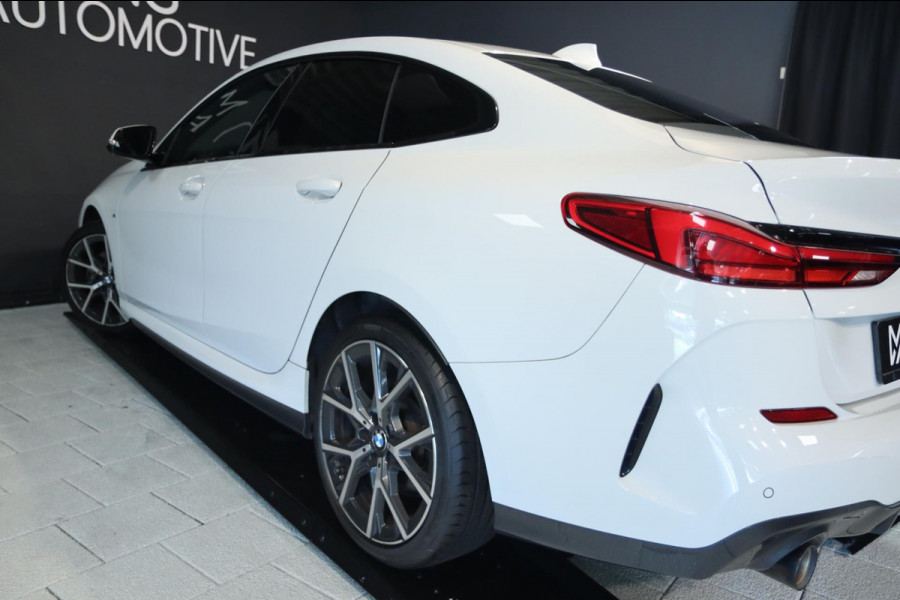 BMW 2 Serie Gran Coupé 218i M Sport / LIVE COCKPIT / HUD / CARPLAY / TREKHAAK / SFEERVERLICHTING