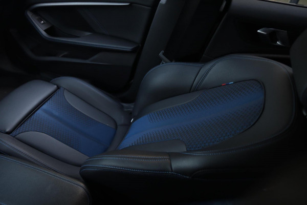 BMW 2 Serie Gran Coupé 218i M Sport / LIVE COCKPIT / HUD / CARPLAY / TREKHAAK / SFEERVERLICHTING