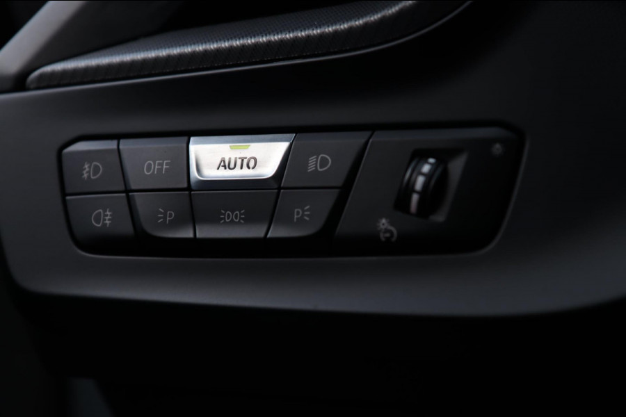 BMW 2 Serie Gran Coupé 218i M Sport / LIVE COCKPIT / HUD / CARPLAY / TREKHAAK / SFEERVERLICHTING