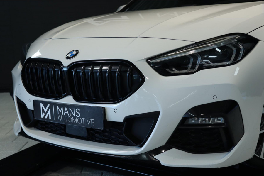 BMW 2 Serie Gran Coupé 218i M Sport / LIVE COCKPIT / HUD / CARPLAY / TREKHAAK / SFEERVERLICHTING